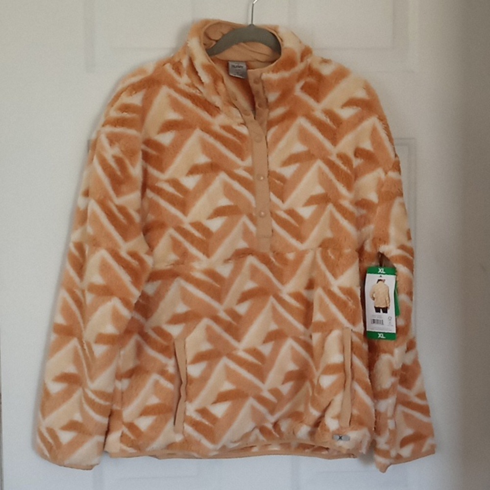 Woman's Hurley fleece jacket. 1/4 snap. Front pocket opens from both sides. NWT